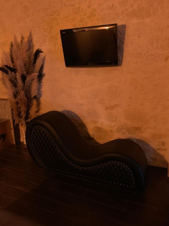 Le Lovy , Studio Independant Avec Jacuzzi Cubnezais Kültér fotó