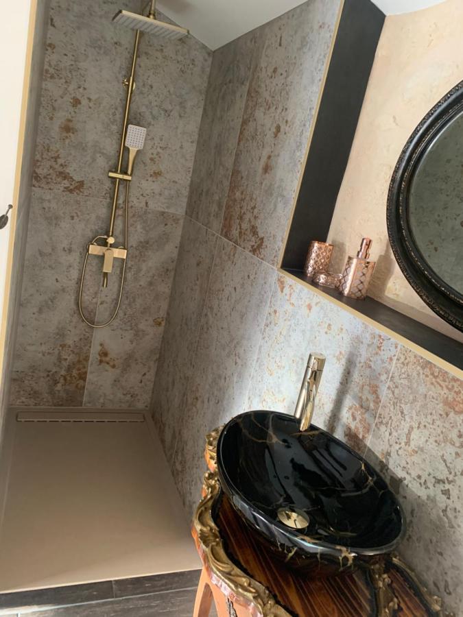 Le Lovy , Studio Independant Avec Jacuzzi Cubnezais Kültér fotó